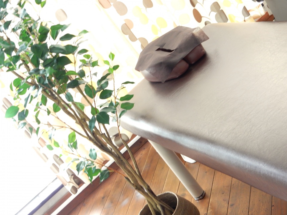 完全個室の整骨院、ひざの痛み,腰痛,猫背改善,西新商店街,託児付き整骨院